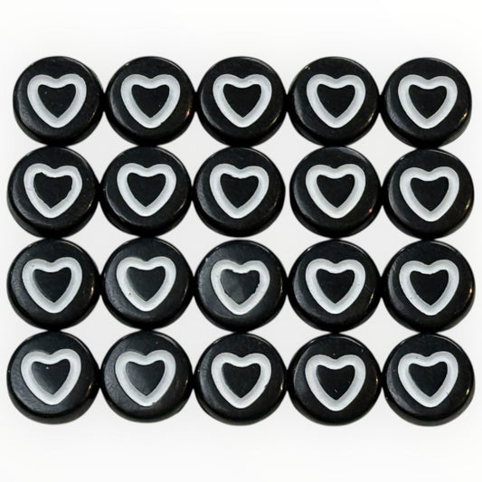 Svarta Akrylpärlor med Vita Hjärtan - Perfekta för Smyckestillverkning och DIY-projekt!